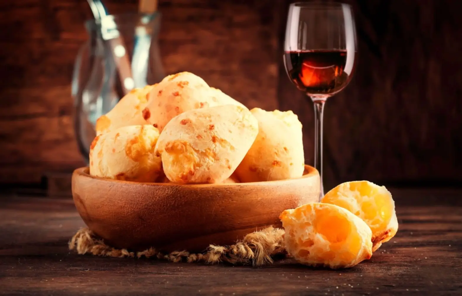 Pão de queijo con vino